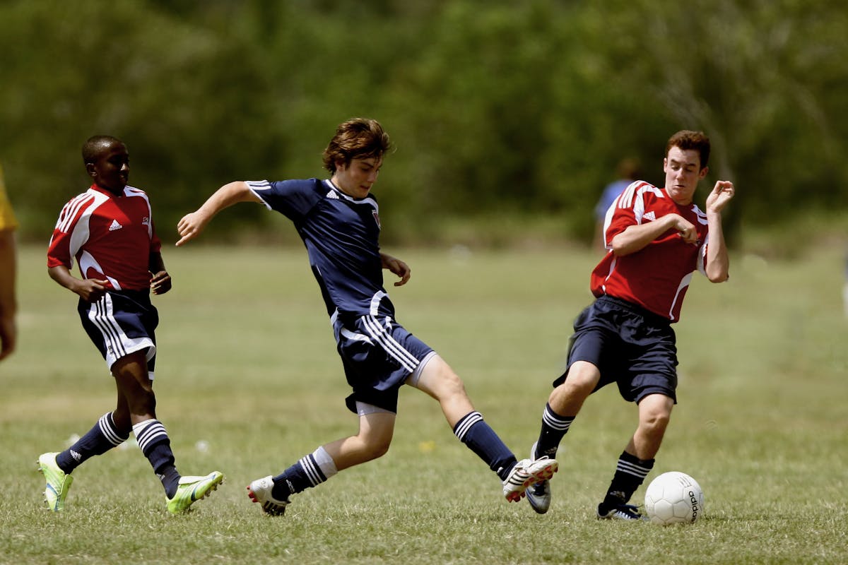 天博体育 — 足球比赛对抗画面